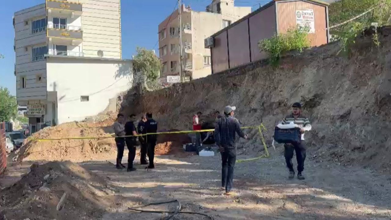 Belediyenin kazı çalışmasında kaya mezarı bulundu