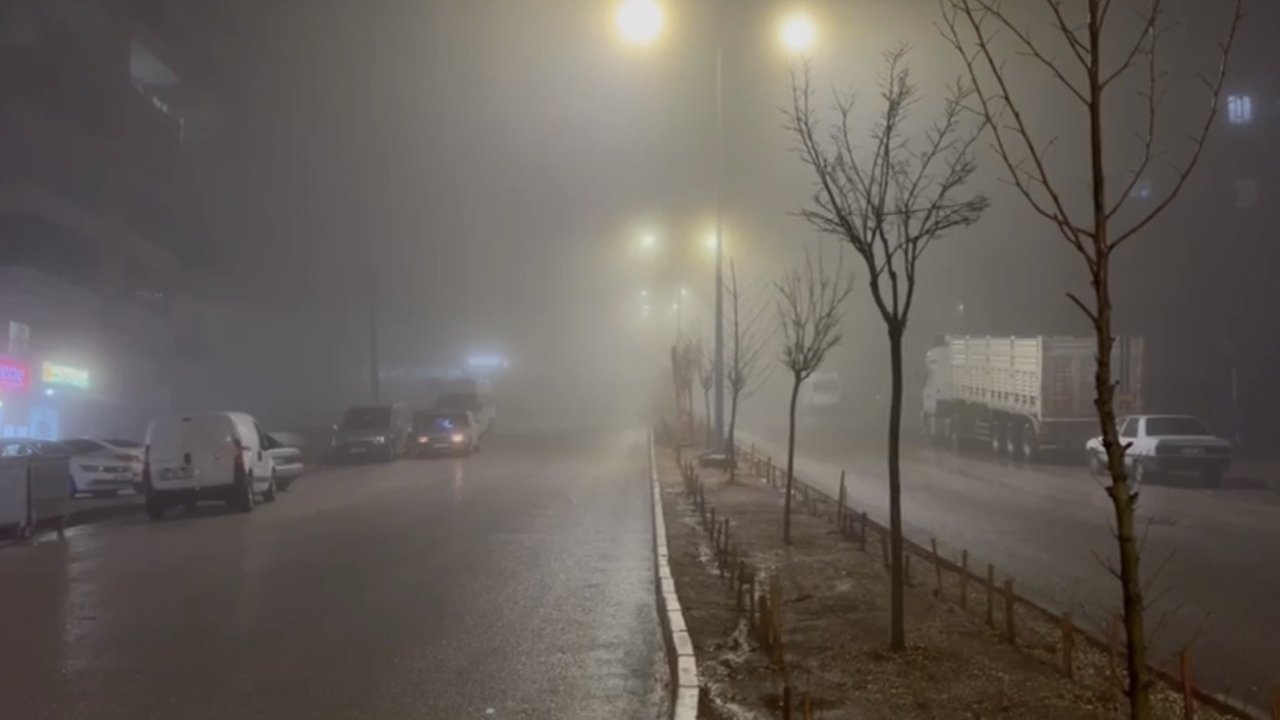 Besni’de sağanak ve sis etkili oldu