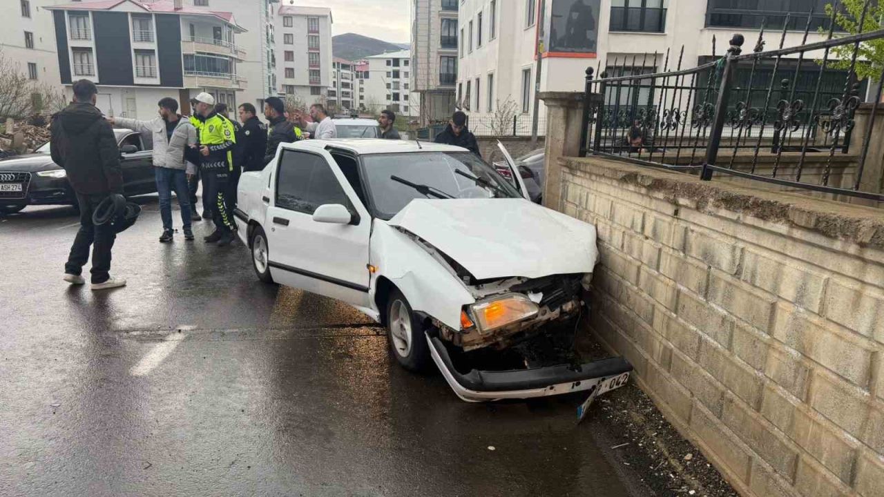 Bingöl’de trafik kazası: 2 yaralı