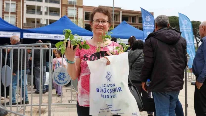 Binlerce fide Kuşadası ve İncirliova’da vatandaşlarla buluştu
