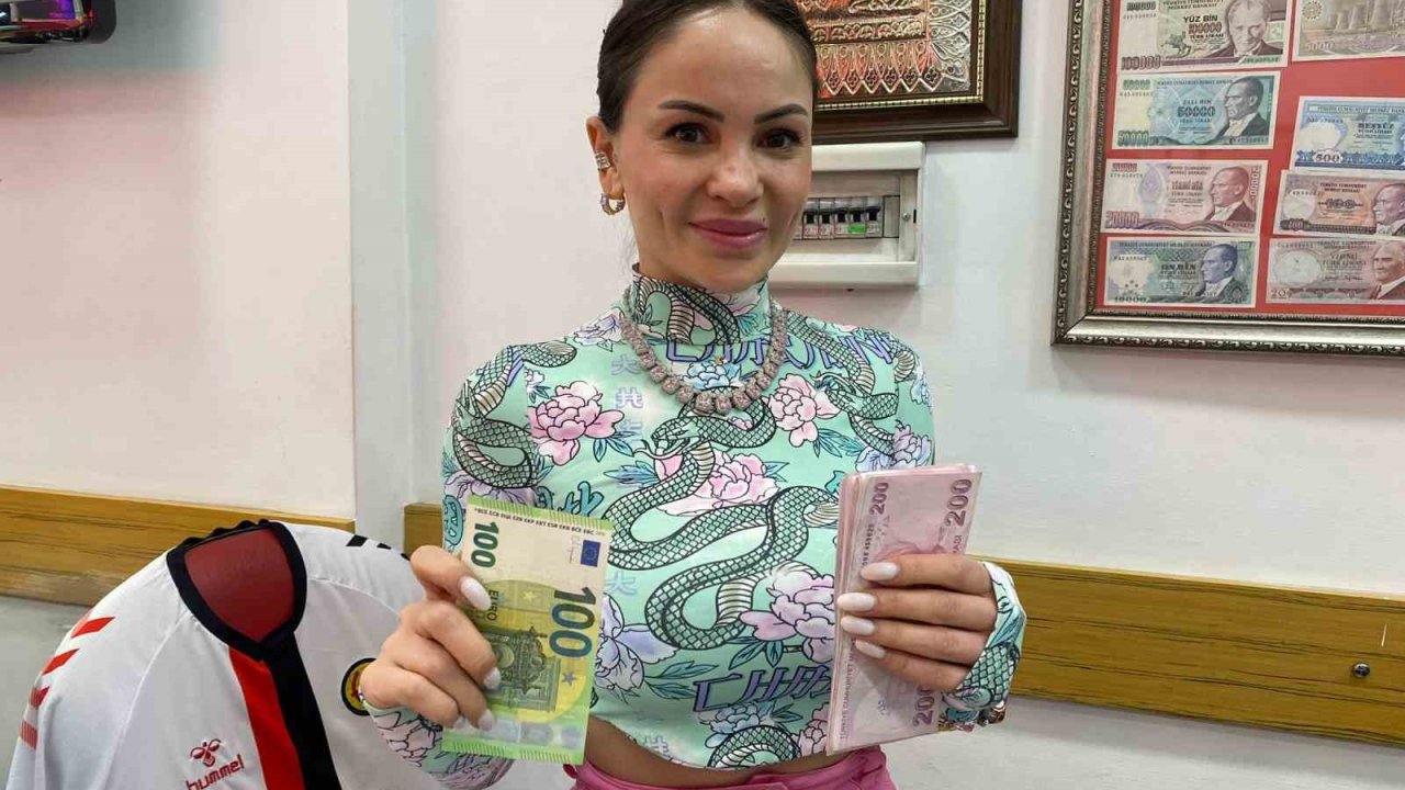 Bir anlık dalgınlıkla verilen 100 euro’yu müşteri geri getirdi