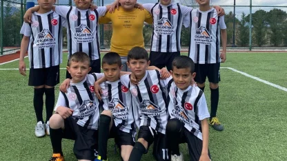 Birleştirilmiş sınıf takımı zirveye koşuyor