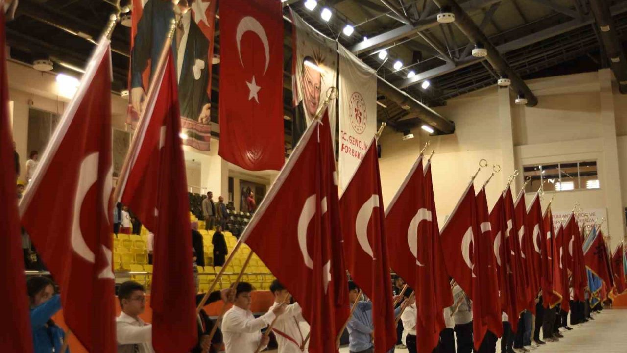 Bitlis’te 23 Nisan Ulusal Egemenlik ve Çocuk Bayramı kutlandı