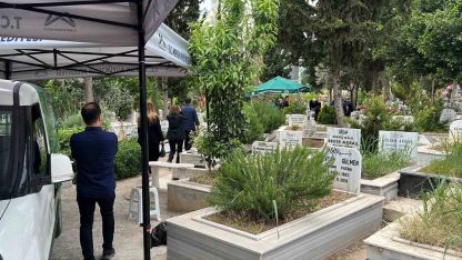 Boğazına çilek kaçarak hayatını kaybeden minik Mustafa Mersin’de toprağa verildi