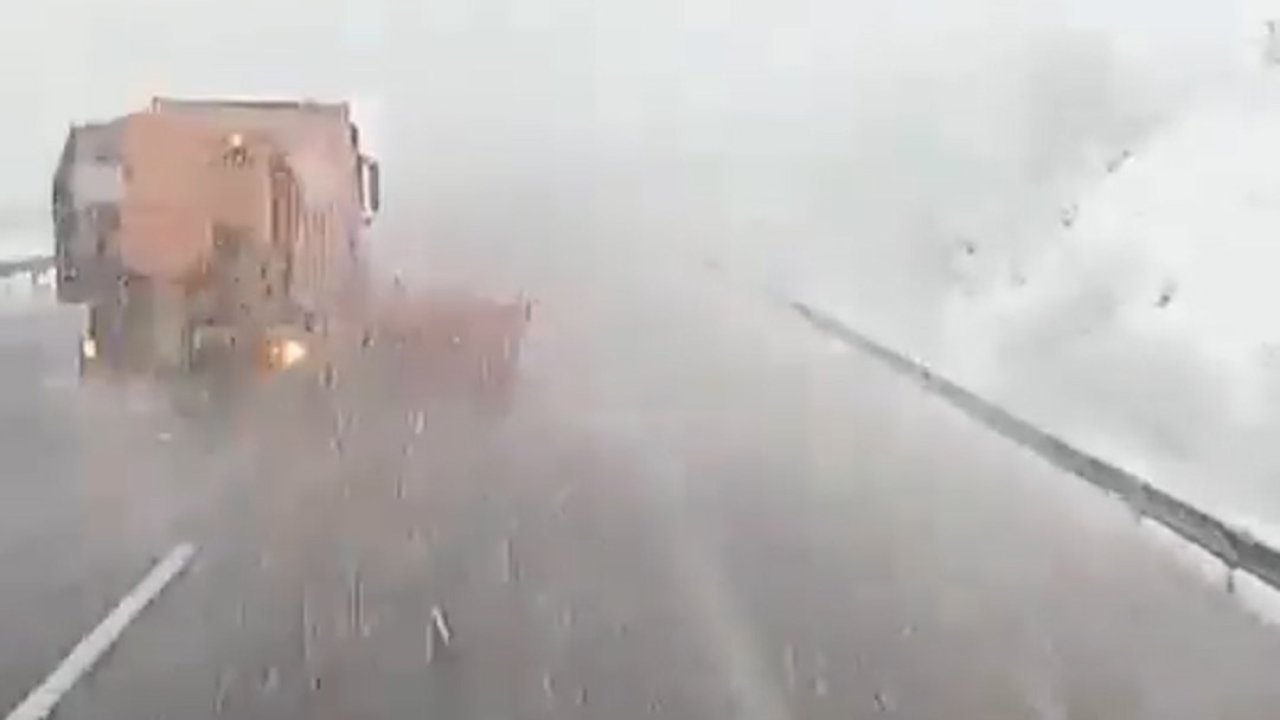 Bolu geçişinde yoğun kar yağışı etkili oldu