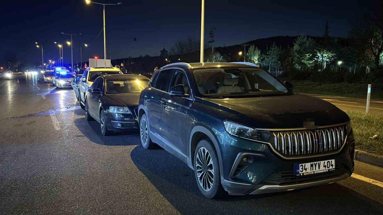 Bolu’da ani fren yapıp kaçan sürücü, zincirleme kazaya neden oldu: 3 yaralı