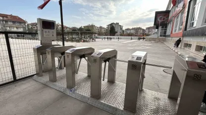 Bolu’da ilkokulda "kartlı turnike" sistemi beğeni topluyor