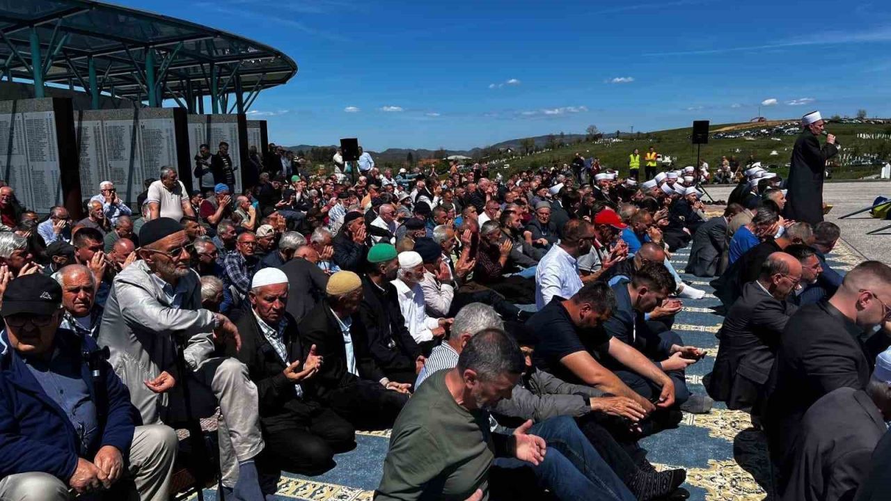 Bosna Hersek Savaşı sırasında öldürülen 6 kişi toprağa verildi