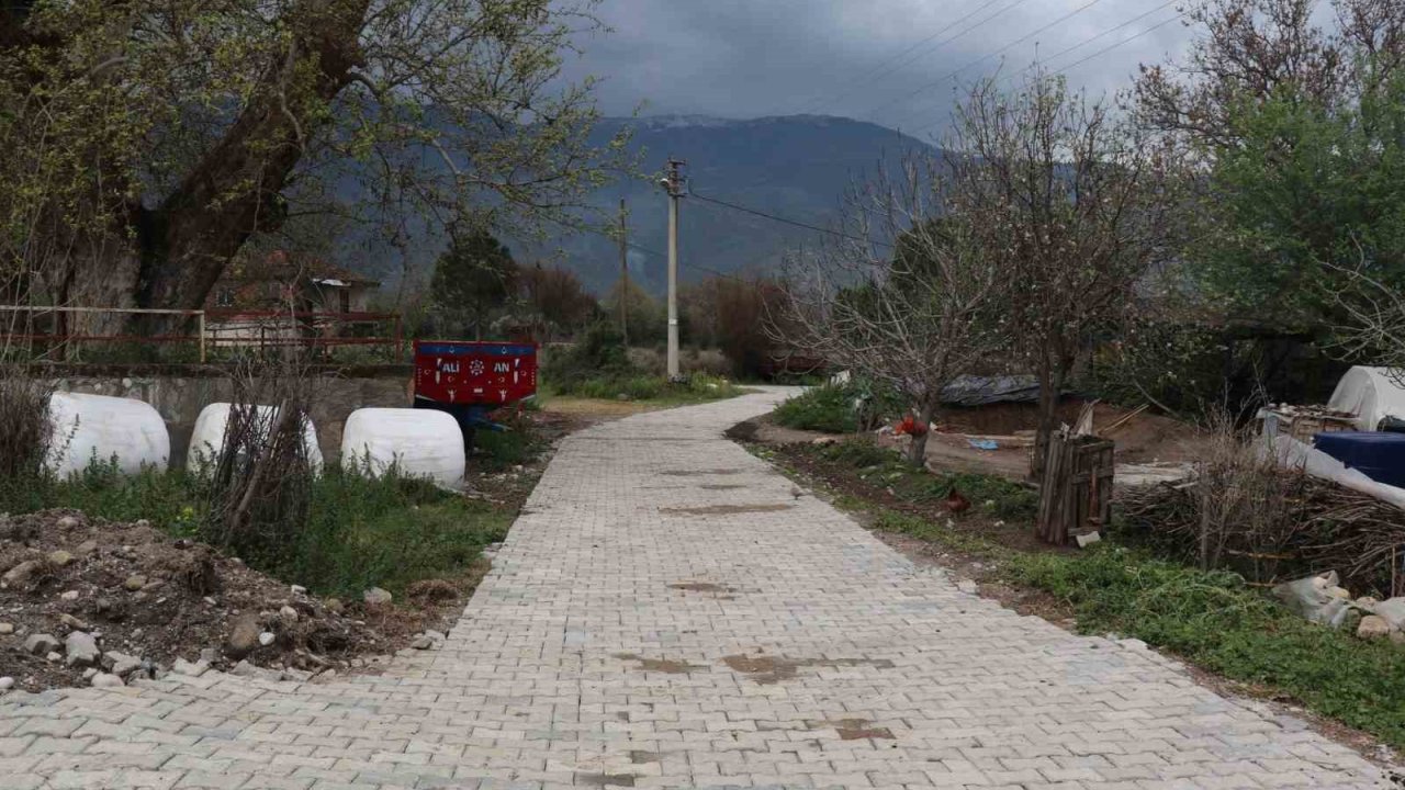 Bozdoğan Akçay Mahallesi’nde yollar yenilendi