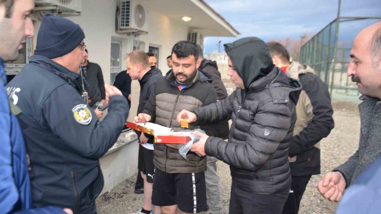 Bulanık’ta protokol ve polis sahada buluştu