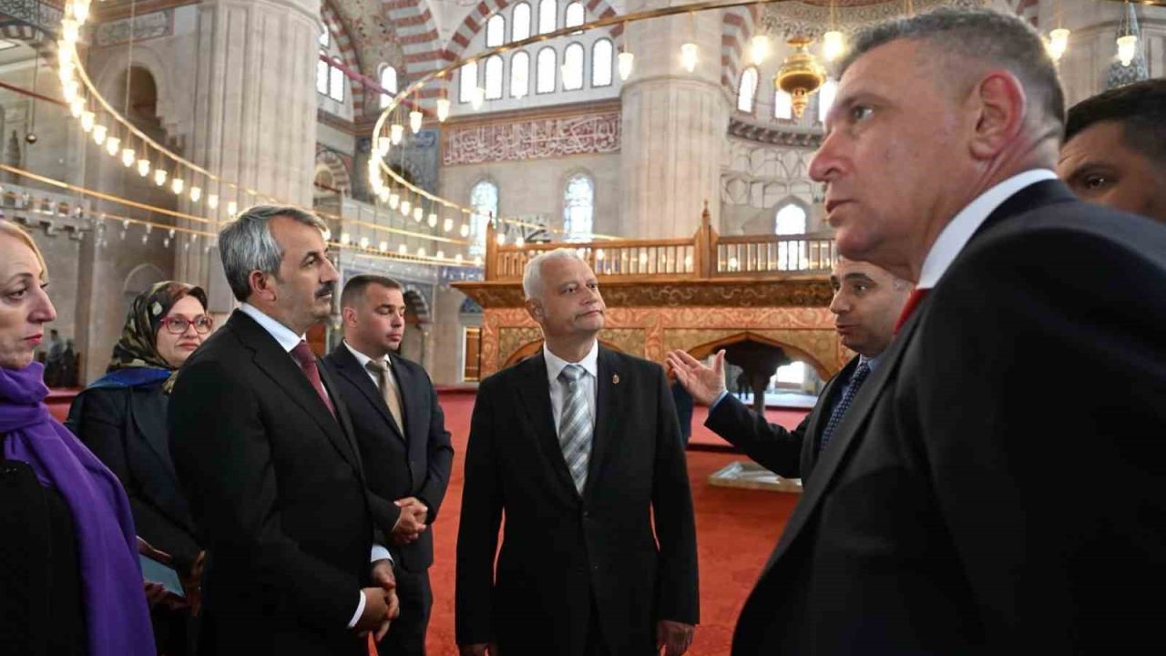 Bulgaristan İçişleri Bakanı Emil Dachev Selimiye Camii’ne hayran kaldı