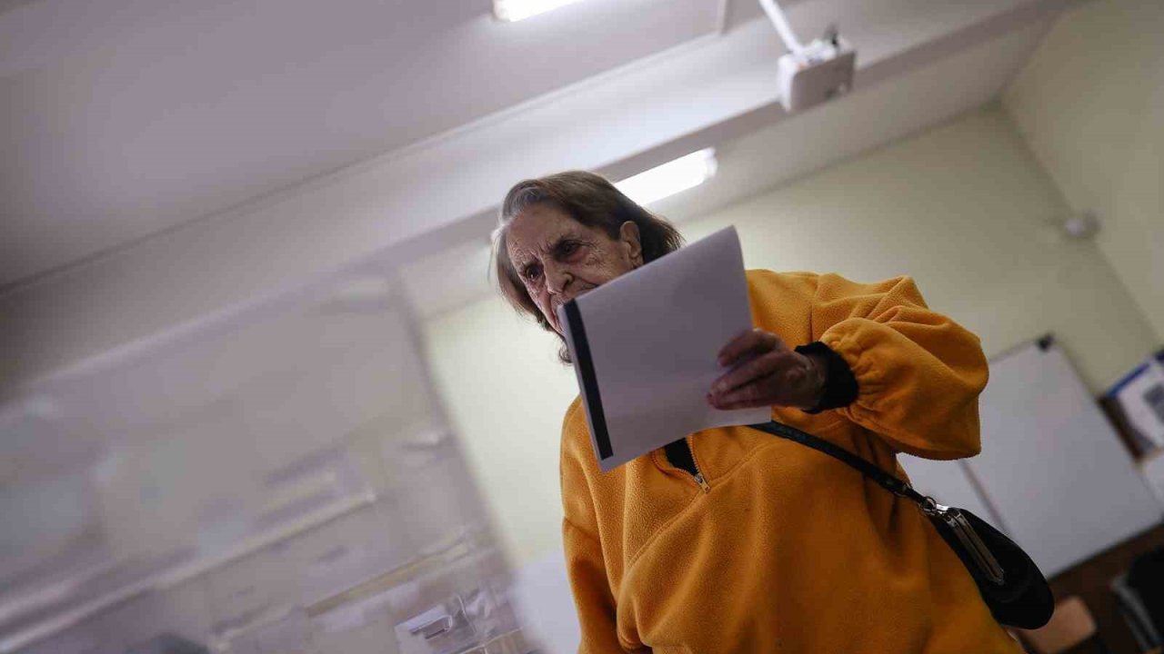 Bulgaristan’da halk son 5 yılın sekizinci genel seçimi için sandık başında