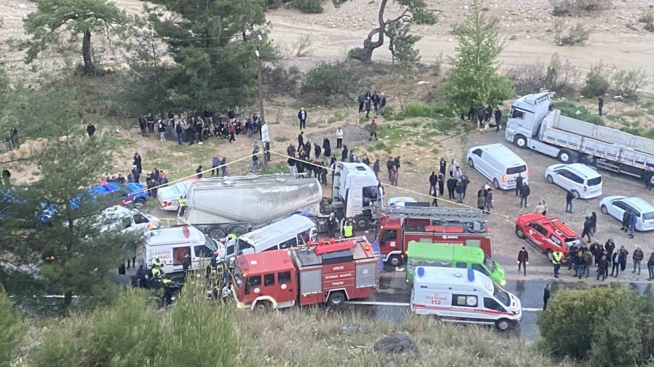 Burdur’da 7 kişinin öldüğü trafik kazasında beton mikserinin sürücüsü tutuklandı