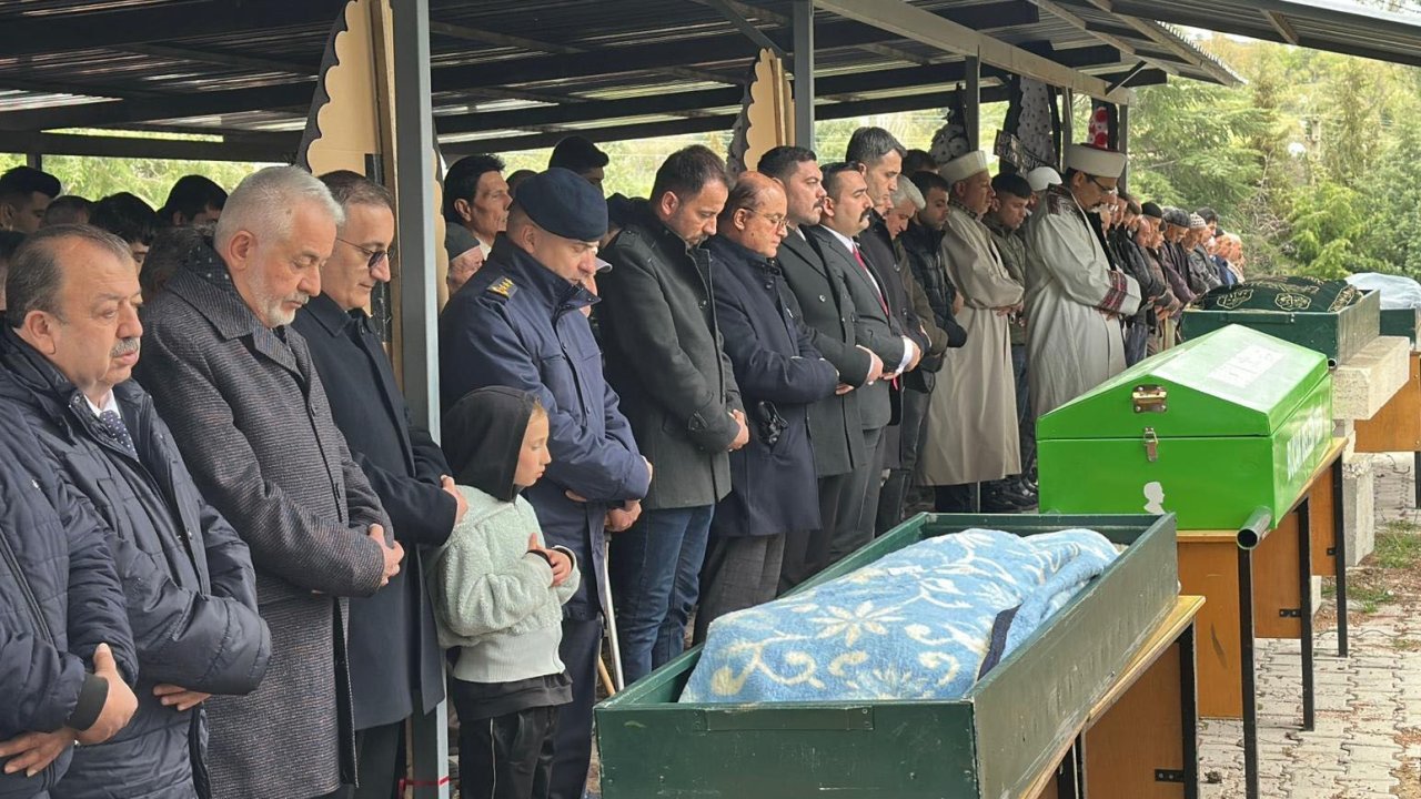 Burdur’daki kazada hayatını kaybeden tarım işçileri toprağa verildi