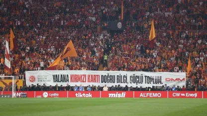 Burhanettin Duran: "Yeşil sahada açılan bu pankartlar, sadece slogan değil; dijital dünyadaki güvenliğimiz için birer mesaj"