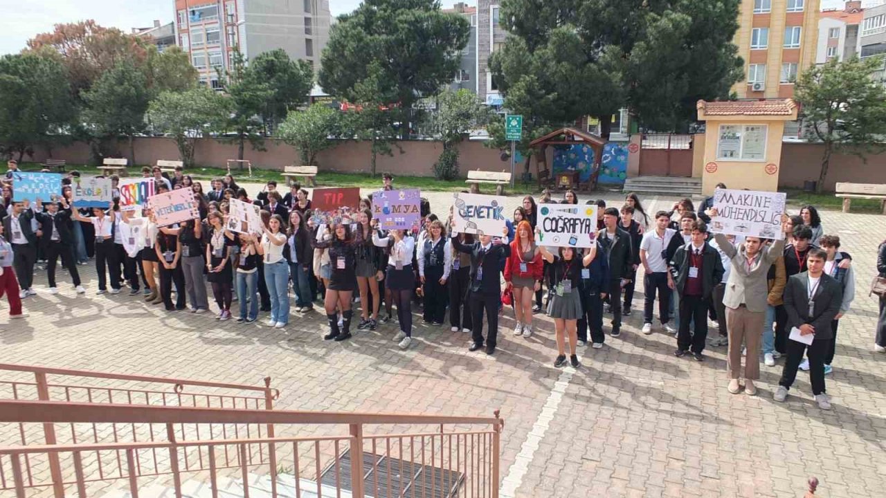 Burhaniye’ de çalıştay öğrencileri akademisyenlerle buluşturdu