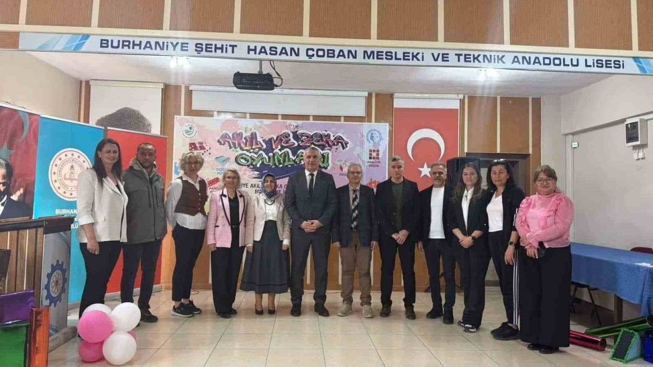Burhaniye’de Akıl ve Zekâ Oyunları ödül töreni yapıldı