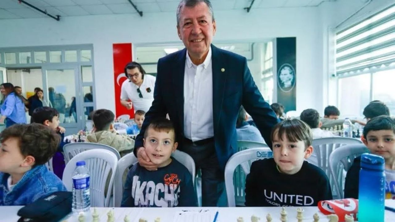Burhaniye’de çocukların satranç heyecanı başladı