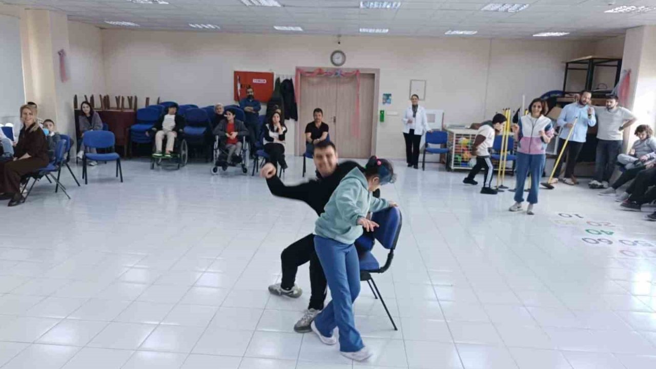 Burhaniye’de otizmliler için etkinlik düzenlendi