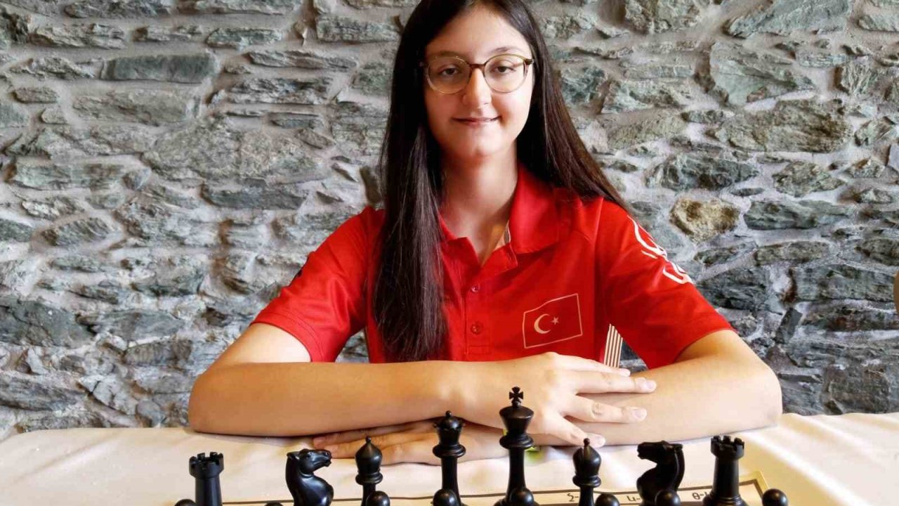 Bursa Büyükşehir Belediyesporlu Arya Aydoğan dünya dördüncüsü