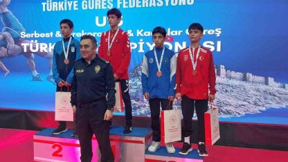 Bursa Büyükşehir Belediyesporlu güreşçiler Türkiye Şampiyonası’nda 3 madalya kazandı