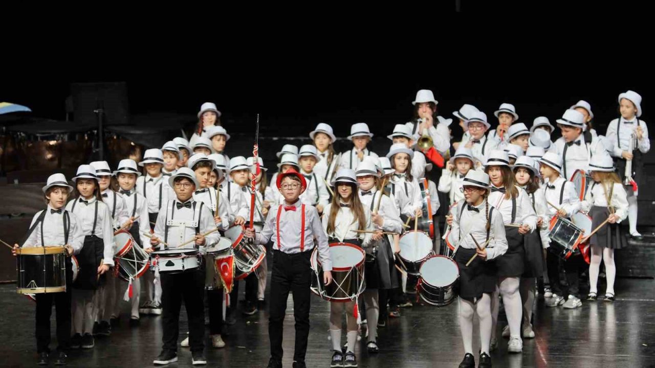 Bursa’da çocukların sesi senfoniyle yükseldi