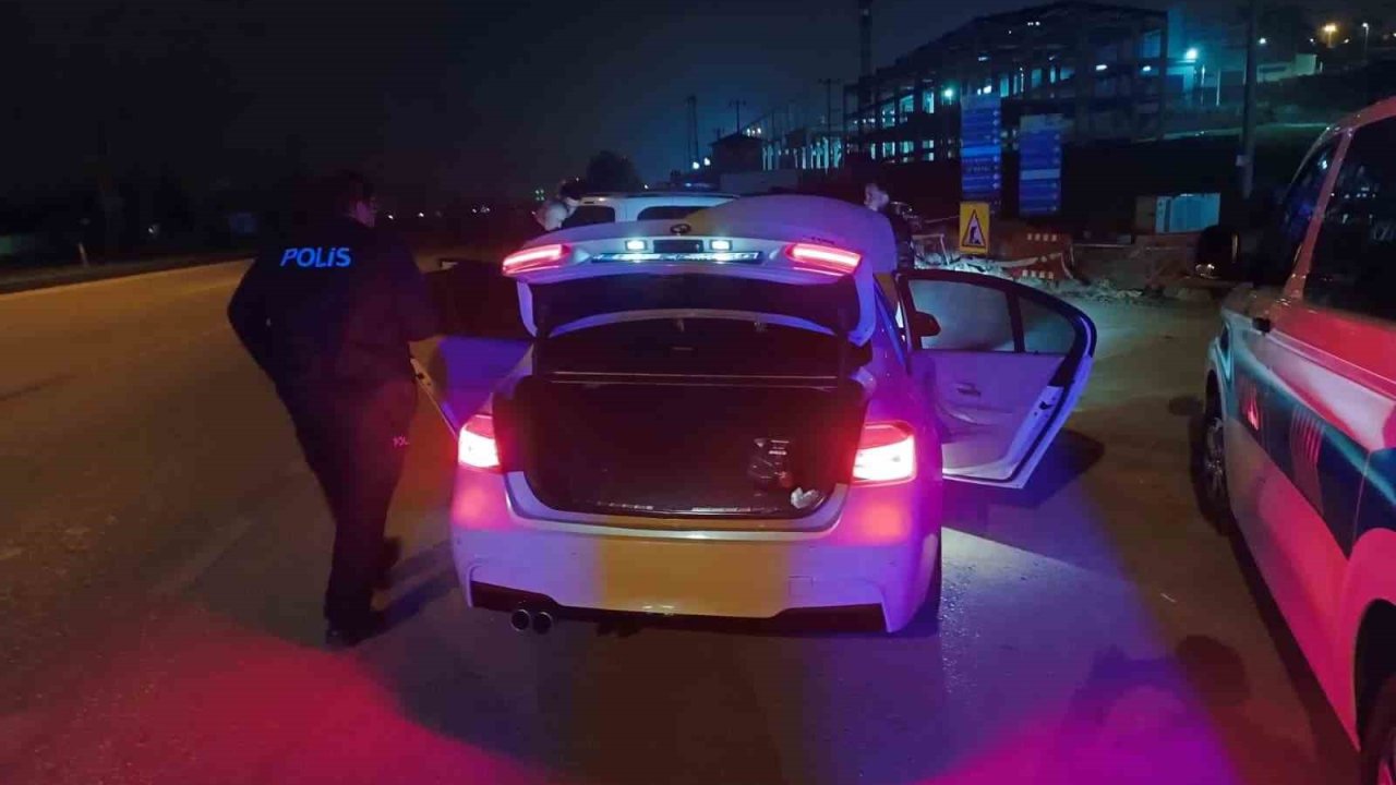 Bursa’da gece yarısı hesaplaşma, aracın önünü kesip ateş açtı