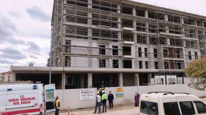 Bursa’da inşaatın 2. katından düşen işçi yaralandı