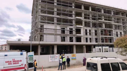 Bursa’da inşaatın 2. katından düşen işçi yaralandı