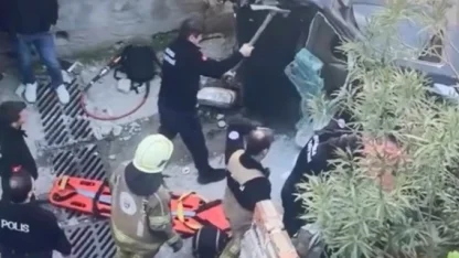 Bursa’da kaza yapan araç merdivenlerden yuvarlandı: 1 yaralı