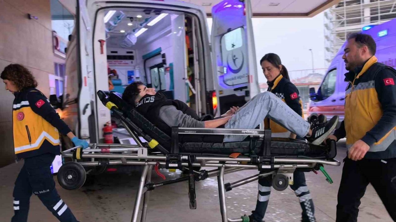 Bursa’da motosiklet kazası: 1’i çocuk 2 yaralı