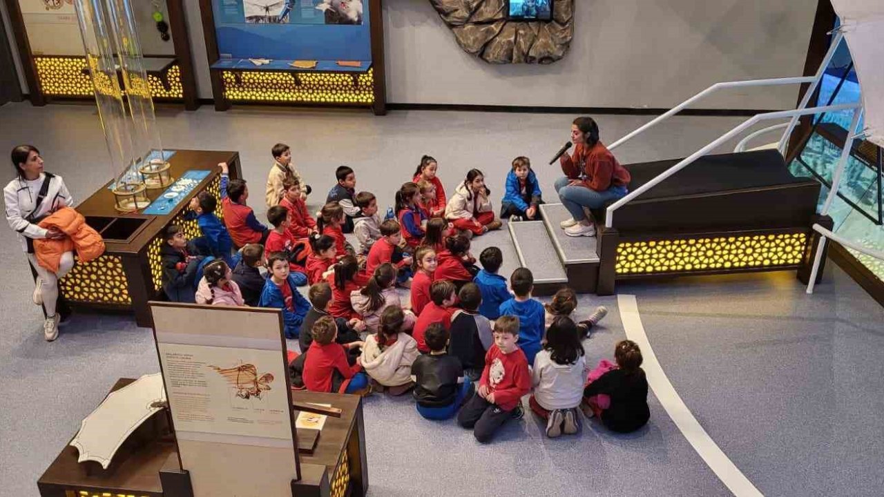 Bursa’da Öğrenciler GUHEM’de uzayın derinliklerine yolculuk yaptı