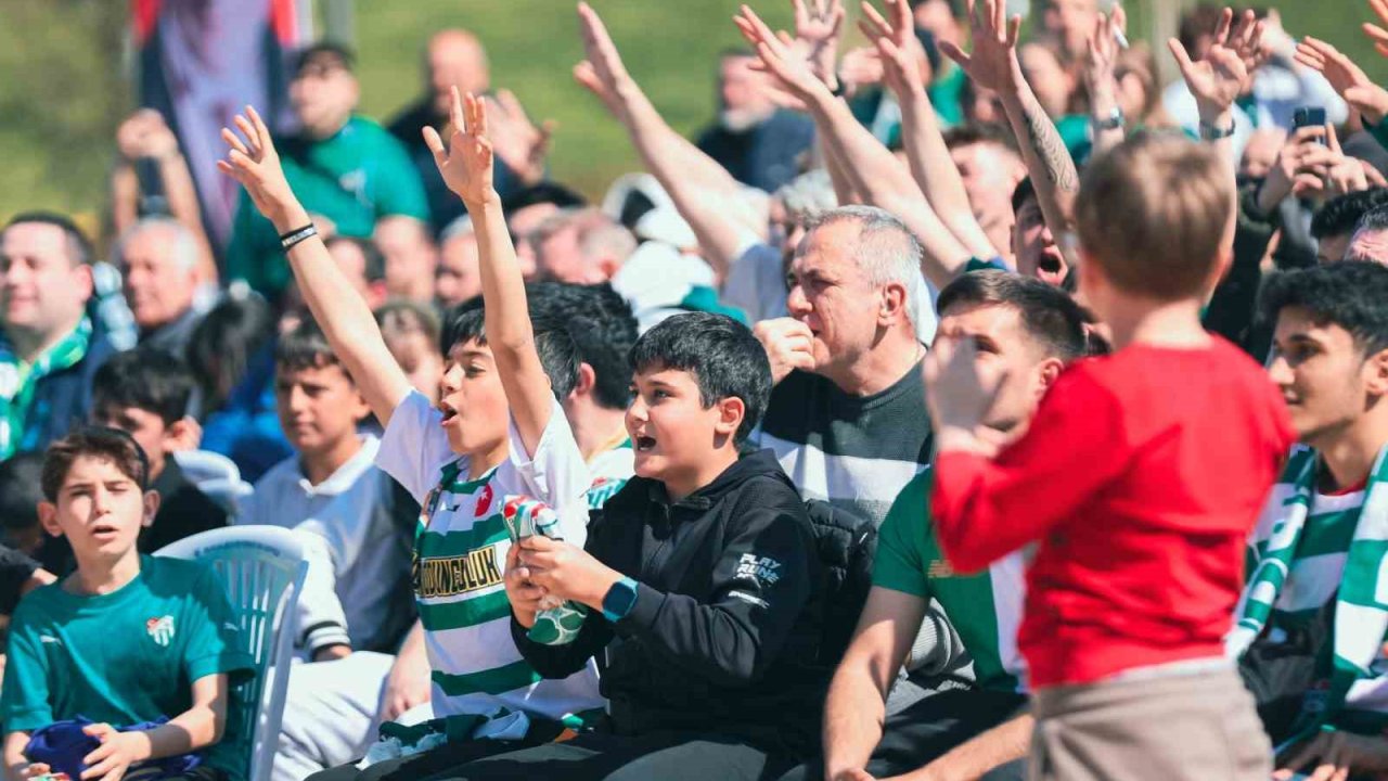 Bursa’da yeşil-beyaz coşku dev ekrana taşındı