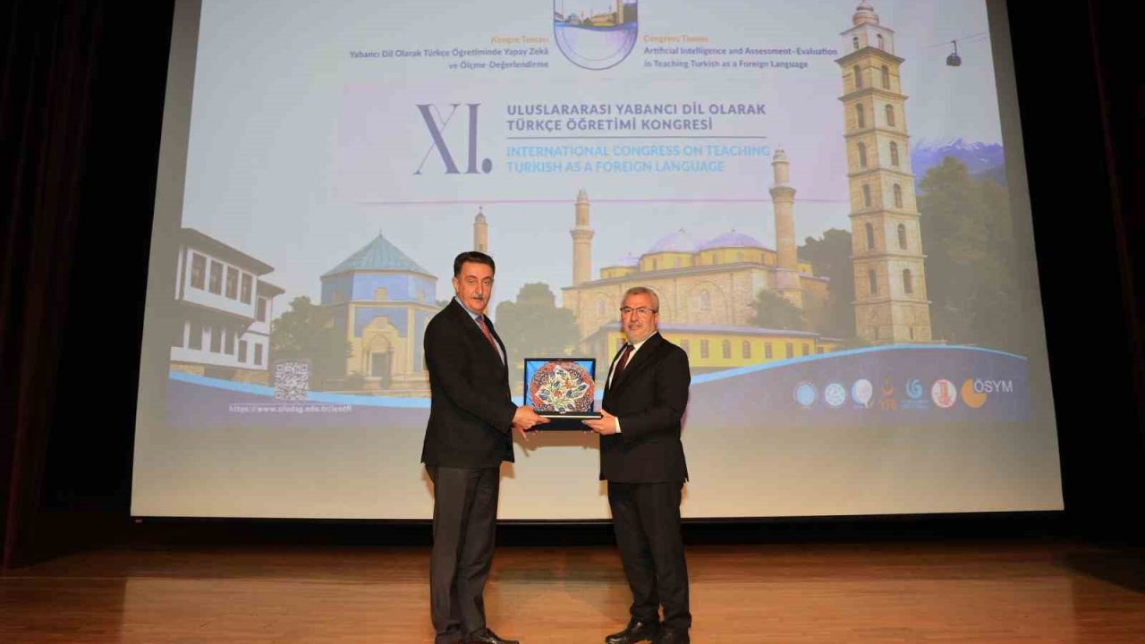 BUÜ’de Türkçenin geleceği konuşuldu