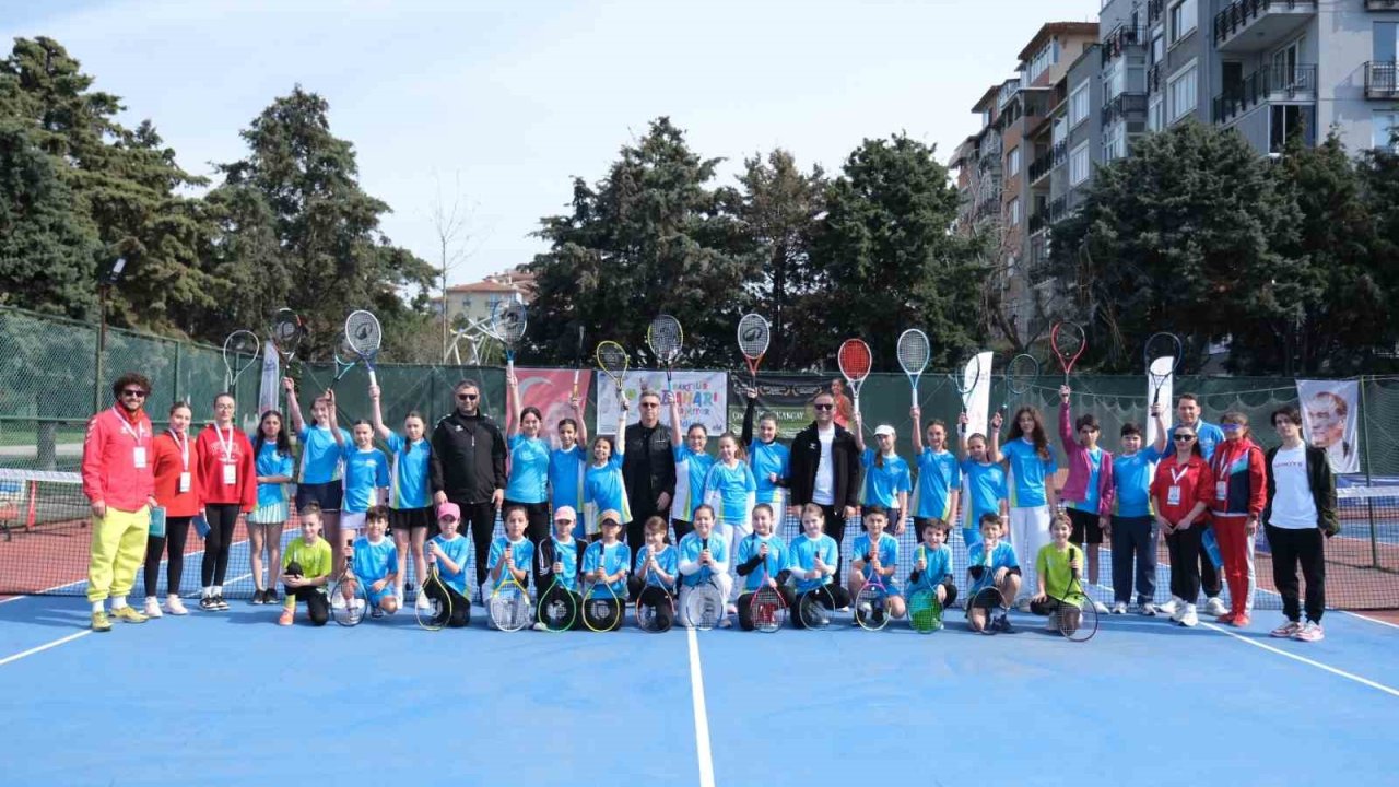 Büyükçekmece’de Bahar Şenliği’nde tenis heyecanı zirve yaptı