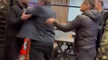 Büyükçekmece’de siparişi geç gelen şahıs, çalışanların üzerine yürüdü