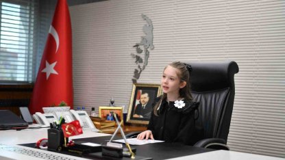 Büyükşehir’de başkanlık koltuğuna minik Zeynep oturdu