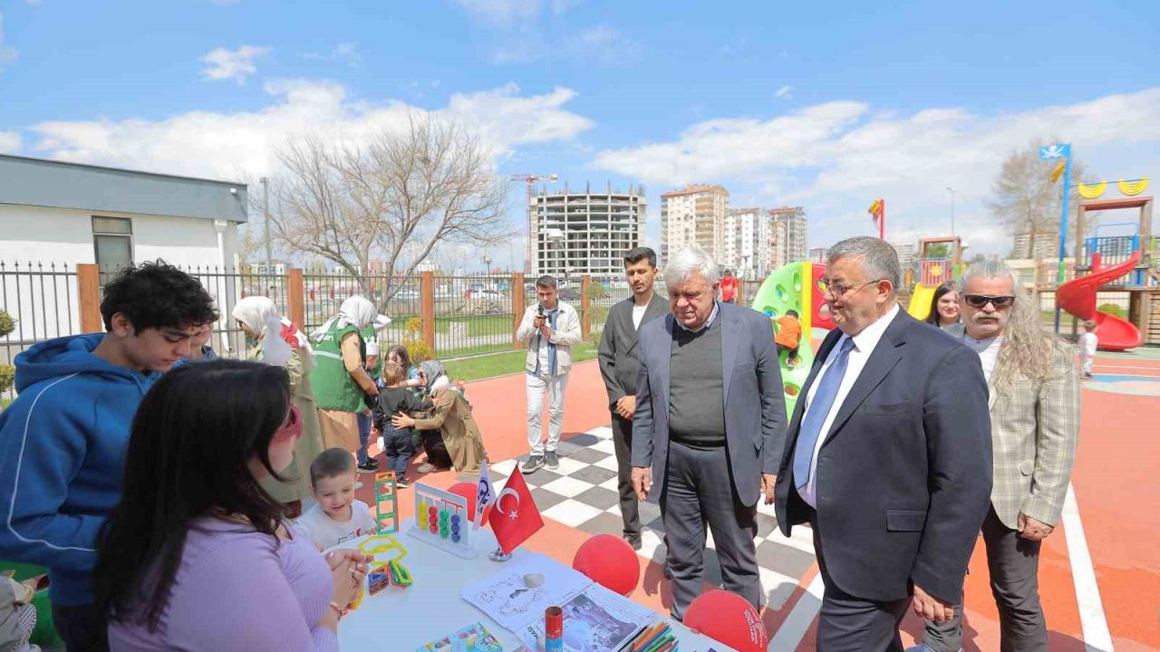Büyükşehir’in çocuk kütüphanesinde ’Kayseri Kent Konseyi 23 Nisan’ etkinliği