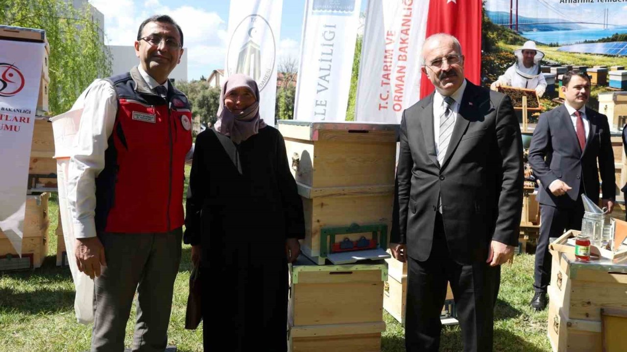 Çanakkale’de geçen yıl orman yangınlarından etkilenen 39 üreticiye 2 bin kovan dağıtıldı