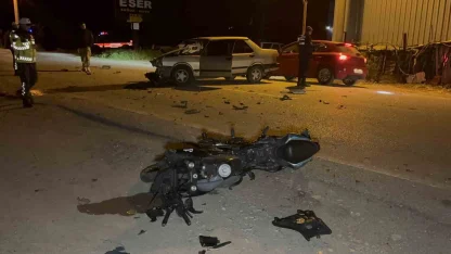Çanakkale’de otomobil ile motosiklet çarpıştı: 3 kişi yaralandı