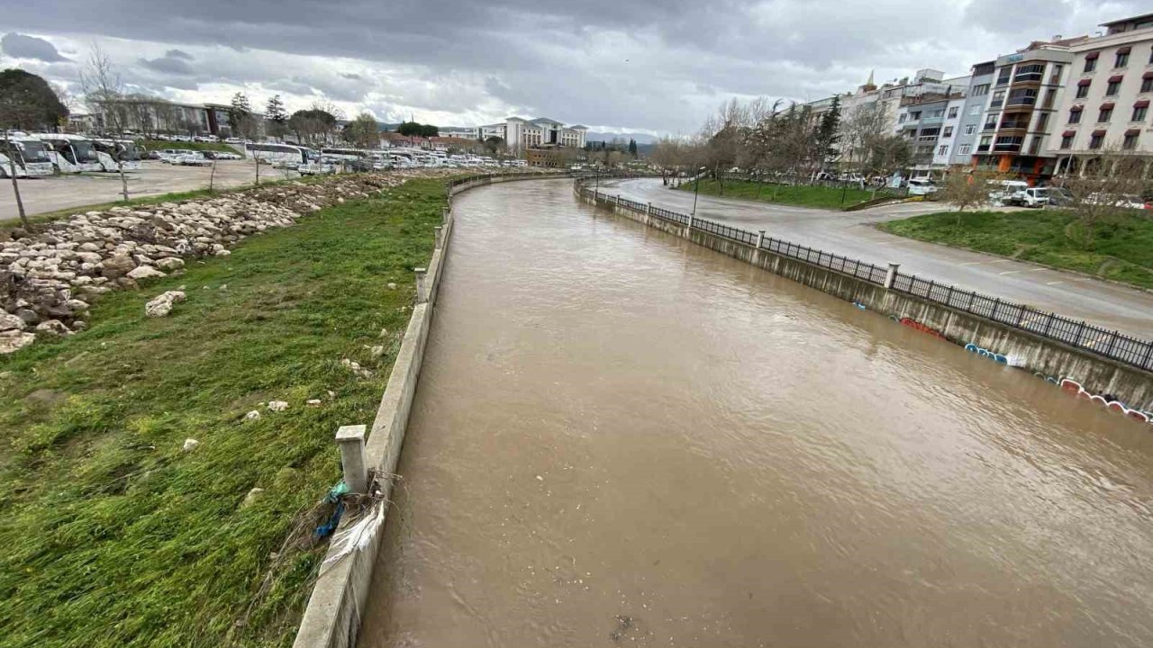 Çanakkale’de taşan Kocabaş Çayı normale döndü