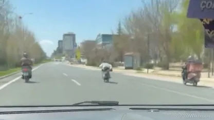 Canını hiçe sayıp motosikleti üzerine uzanarak sürdü