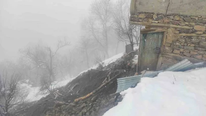 Çatak’ta toprak kayması: 2 katlı ev hasar gördü