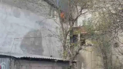 Çatı katında korkutan yangın… Mahalleli sokağa döküldü, çatı küle döndü