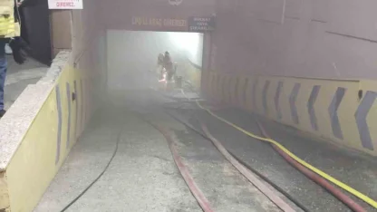 Çekmeköy’de park halindeki araçta yangın çıktı