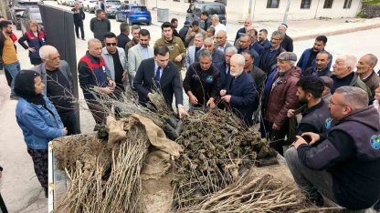 Çemişgezek’te vatandaşlara ücretsiz fidan dağıtıldı