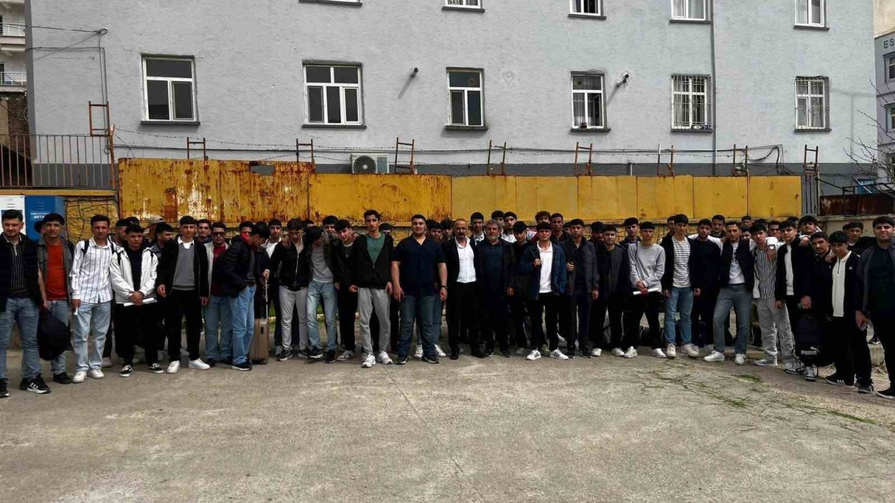 Çermik Belediyesi YKS’ye girecek öğrencileri kampa gönderdi