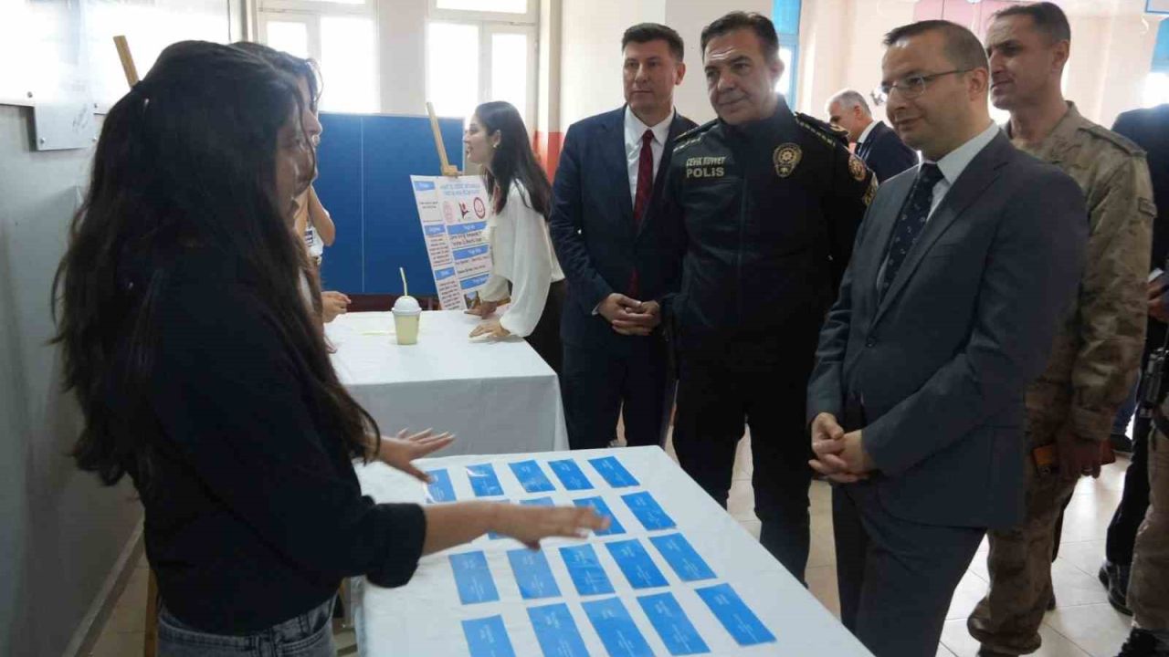 Cizre’de Bilim Fuarı yoğun ilgi gördü