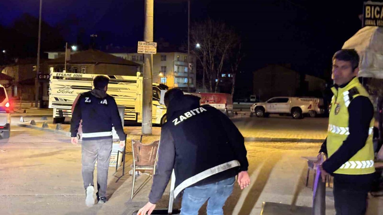 Çorum’da kaldırım işgaline gece denetimi