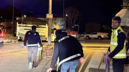 Çorum’da kaldırım işgaline gece denetimi
